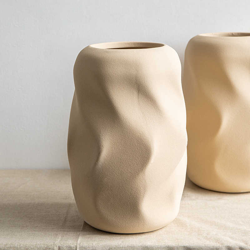 Frosted Ceramic Vase – Handcrafted Minimalist Table Décor