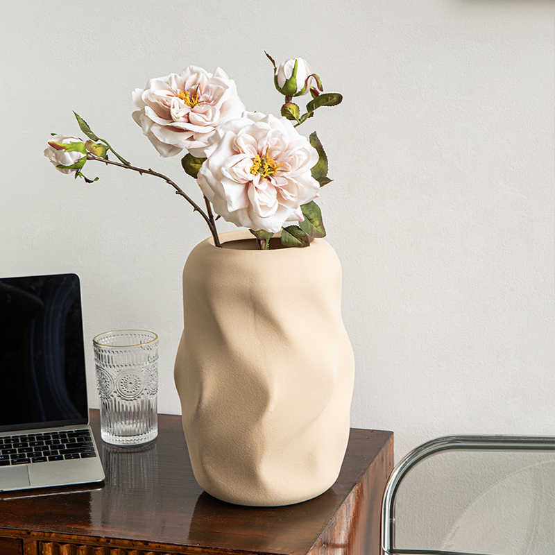 Frosted Ceramic Vase – Handcrafted Minimalist Table Décor