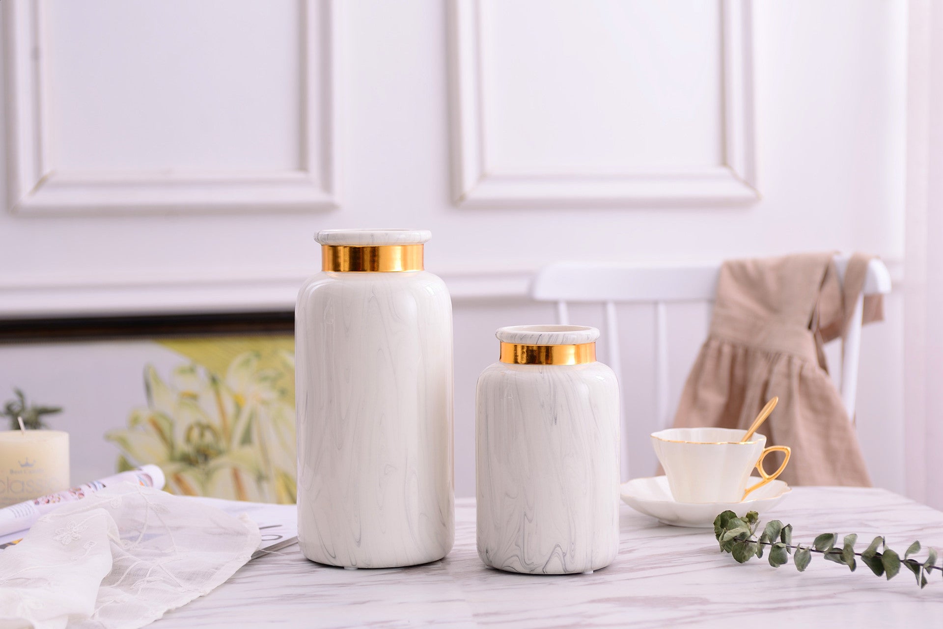 2 Marbling golden ceramic vase with modern minimalist design, decorative kitchen pieces.